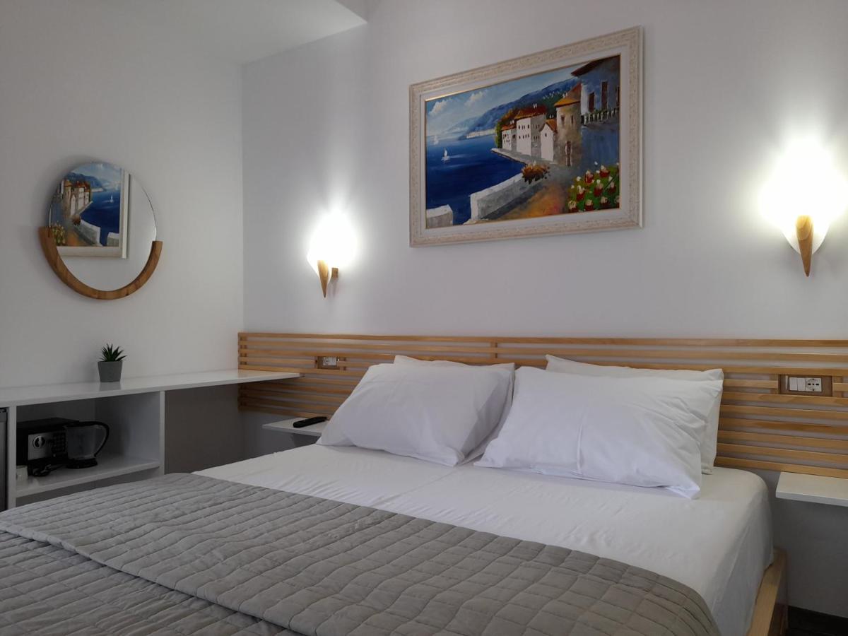 Anxhelos Hotel Himare Exterior foto