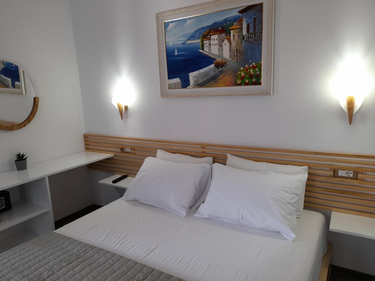 Anxhelos Hotel Himare Exterior foto