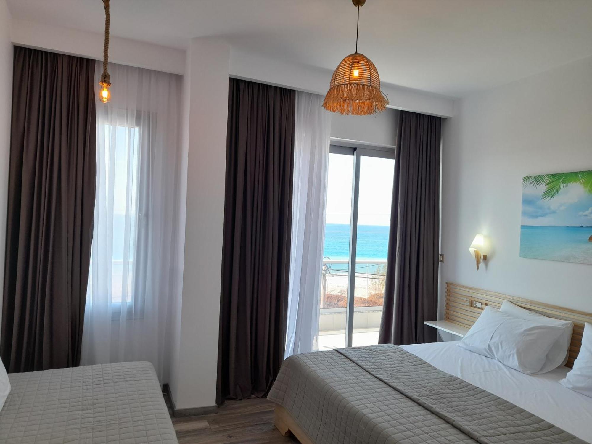 Anxhelos Hotel Himare Quarto foto